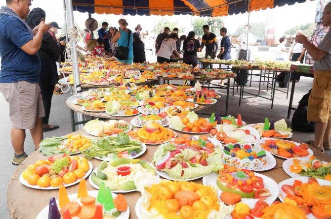Tayland’da Maymun Festivali Düzenlendi
