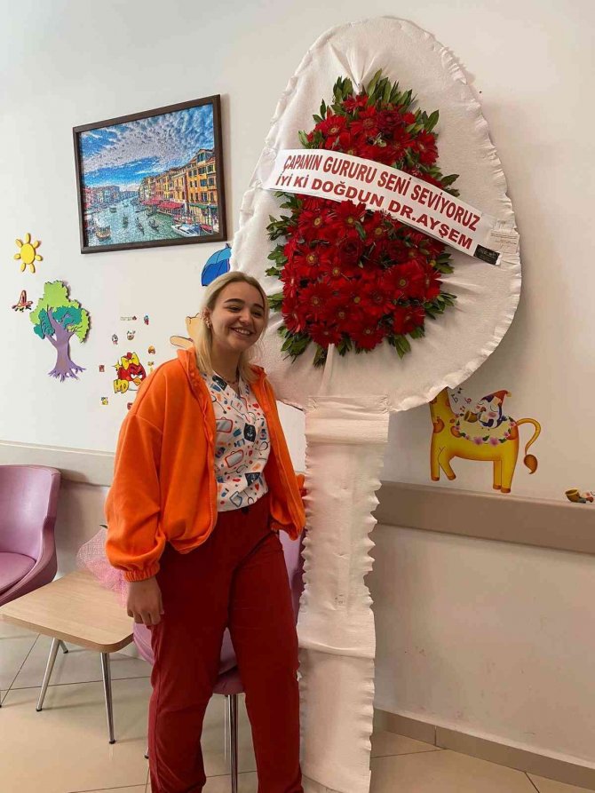 Sahte Doktora Çiçek Teslimatı Yapan Çiçekçi: "Şok Olduk"