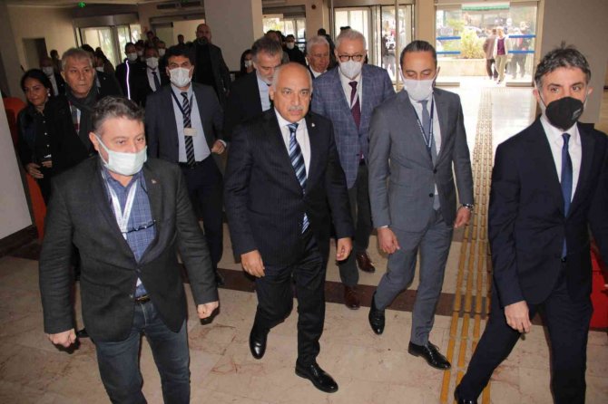 Tff Başkanı Büyükekşi, Derbide Yaralanan Taraftarı Şampiyonlar Ligi Finaline Davet Etti