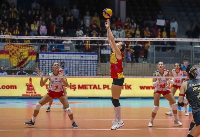Göztepe Voleybol Hız Kesmiyor