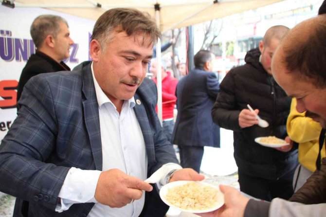 Günlerini Kutlayıp 2 Bin Kişiye Pilav Dağıttılar
