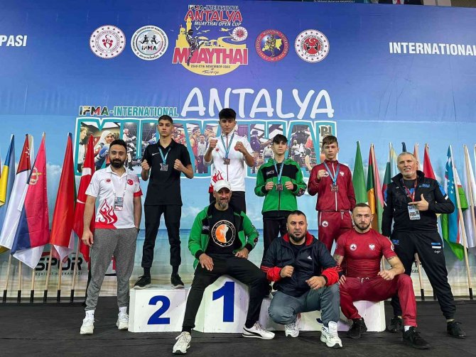 Bolulu Sporcular Şampiyonadan 3 Altın 1 Gümüşle Döndü