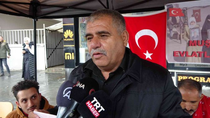 Annelerden Yağmur Altında Evlat Nöbeti