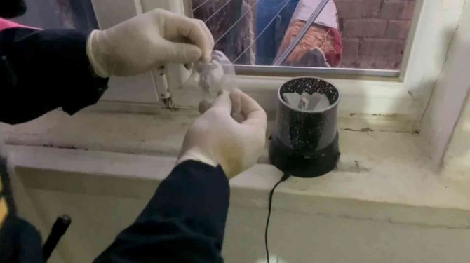Jandarmanın Operasyonunda Gece Lambasından Uyuşturucu Çıktı