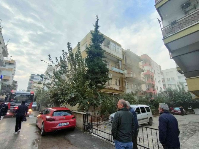 Evini Yaktı, Mahalleliyi Sokağa Döktü