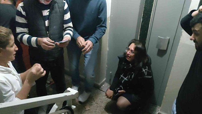 Kapısı Balyozla Kırılıp Girilen Dairedeki Çocuk Bitkin Halde Bulundu
