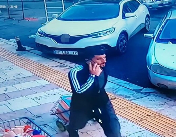 Girdiği Apartmandan Hem Pazar Arabası Hem De 2 Damacana Zeytinyağı Çalan Hırsız Yakalandı