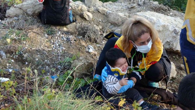 20 Metrelik Şarampole Uçan Otomobilde Can Pazarı: 2 Yaralı