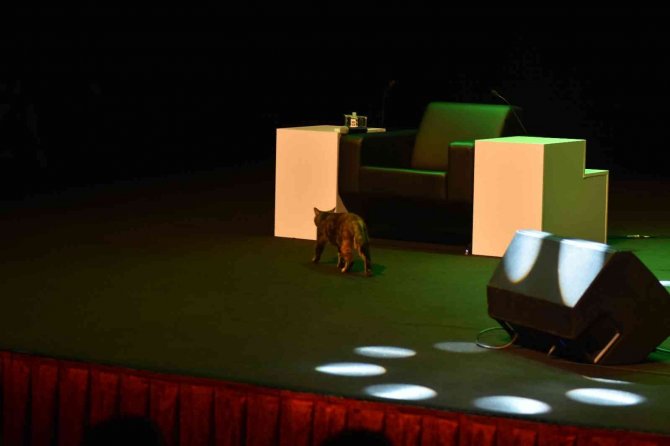 Hayati İ̇nanç Balıkesirli Gençlerle Bir Araya Geldi