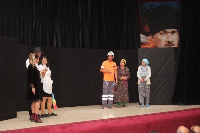 Belediye Başkanı Minik Hasta İçin Oyunculuk Yaptı