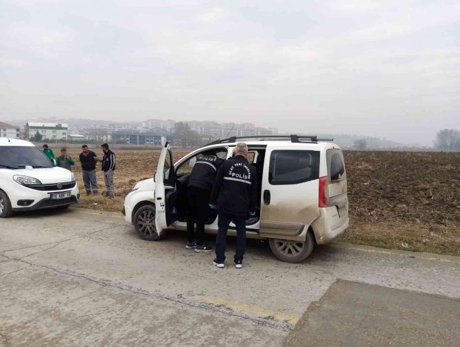 Araç İçinde Tabancayla Vurulmuş Halde Bulundu
