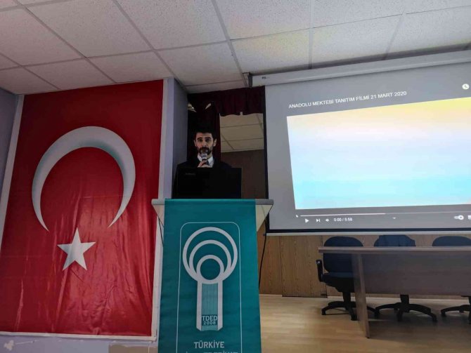 Adilcevaz’da “Anadolu Mektebi Yazar Okumaları” Yeniden Başladı