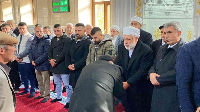 Güroymak’ta Husumetli Aileler Barıştırıldı