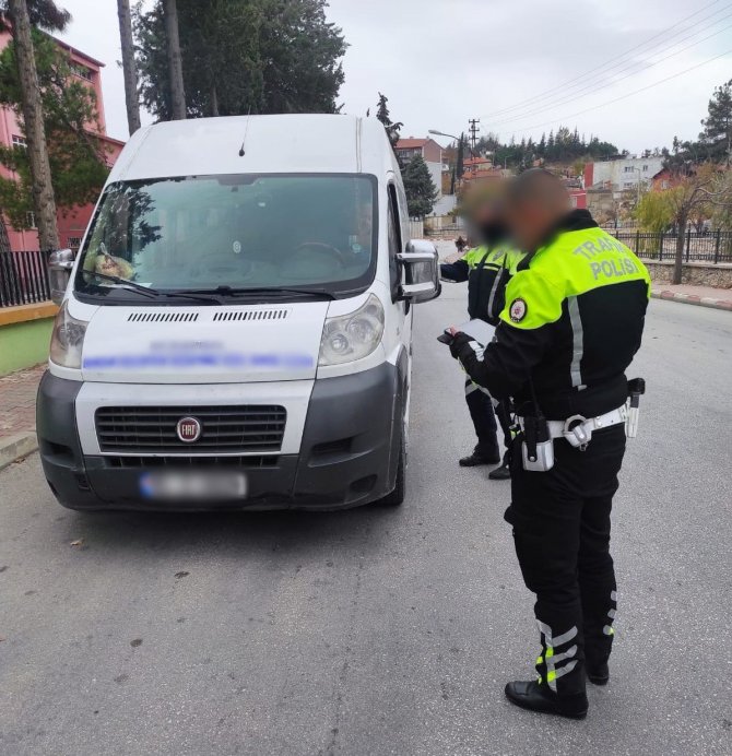 Burdur’da Okul Çevreleri İle Servis Araçları Denetlendi