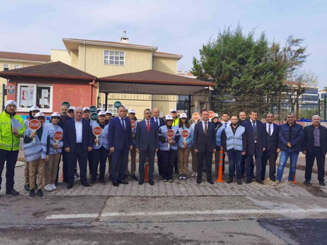 Bursa’da Okul Önlerinde Kurallara Uymayan Sürücülere Bu Ekip Ceza Yazacak