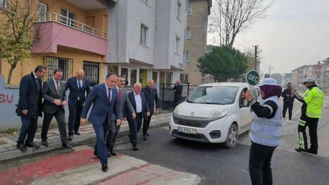 Bursa’da Okul Önlerinde Kurallara Uymayan Sürücülere Bu Ekip Ceza Yazacak