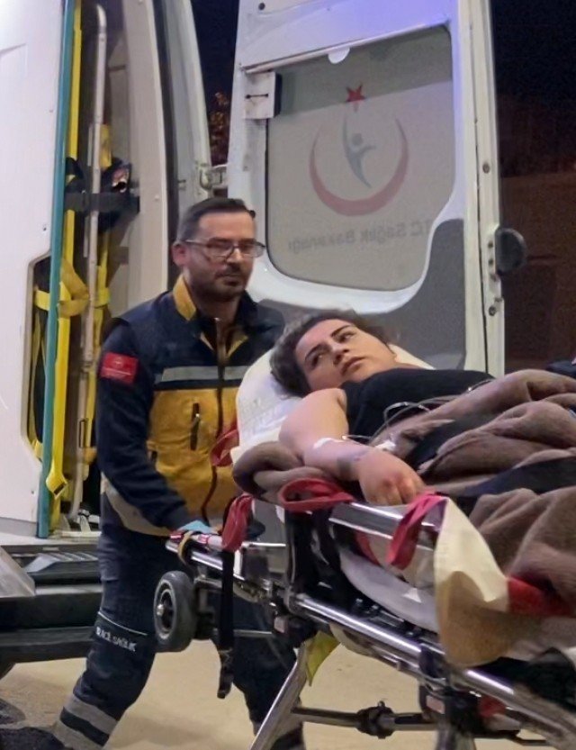 Öfkeli Koca Eşini 6 Yerinden Bıçakladı