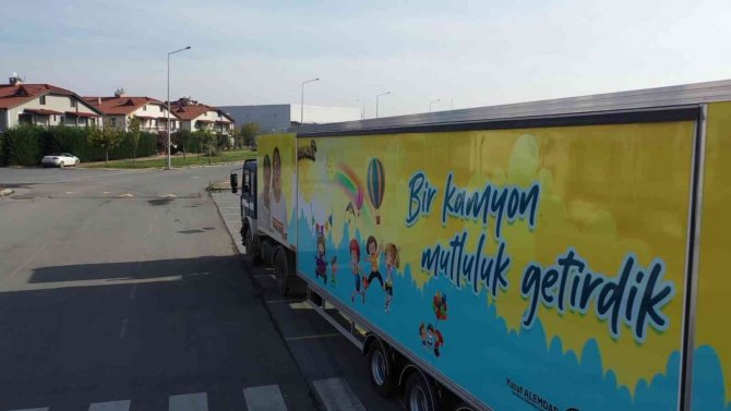 Serdivan’da Çocuklar Mobil Oyun Tırı İle Eğlenecek