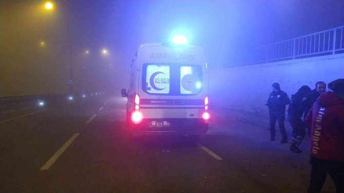 Alt Geçidin Duvarına Çarpan Otomobil Alev Aldı: 2 Yaralı