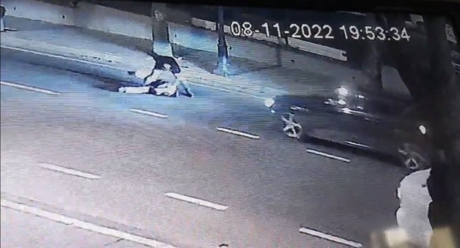 İ̇stanbul’da Uçan Tekme Dehşeti Kamerada: Evine Giderken Saldırıya Uğradı