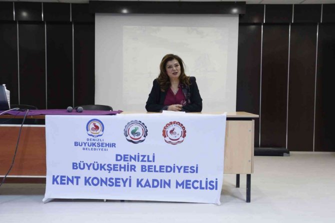 Kadınlara Sağlıklı Beslenme Ve Doğru İlaç Kullanımı Anlatıldı