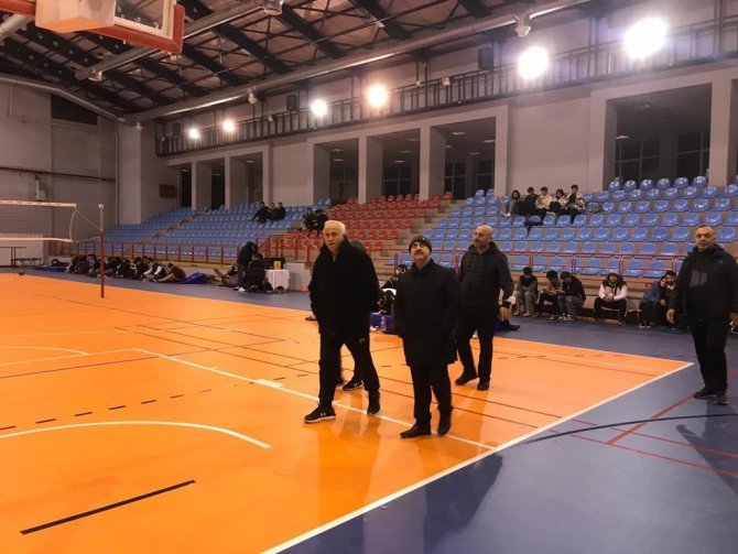 Deprem Sürecinde Öğrencilere Destek Oluyor