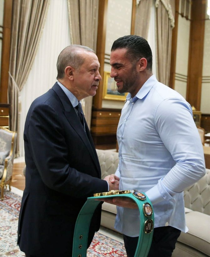 Mahmoud Charr, Dubai’de Ringe Çıkacak