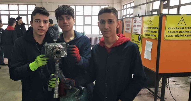 Meslek Liseliler Atık Malzemelerle Hem Becerilerini Artırıyor Hem De Üretiyorlar
