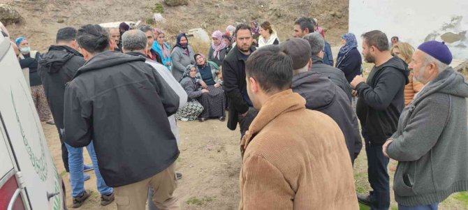Fabrikada Gördüğü Katiline Aşık Olan Elif Ailesinin İzniyle Evlenmiş