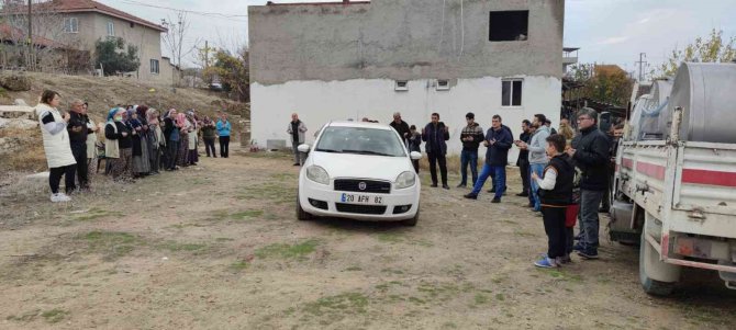 Fabrikada Gördüğü Katiline Aşık Olan Elif Ailesinin İzniyle Evlenmiş