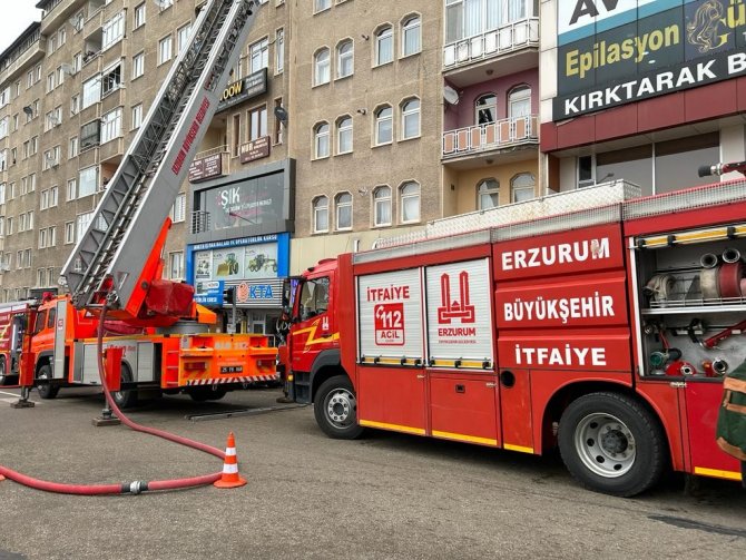 Emlak Ofisinde Çıkan Yangın Korkuttu