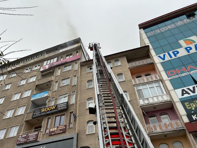 Emlak Ofisinde Çıkan Yangın Korkuttu