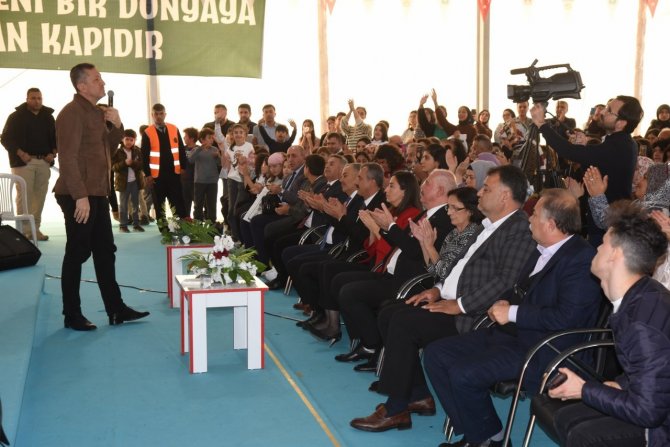 Eski Bakan Selçuk: “Çocuk Her Şekilde Değerlidir”