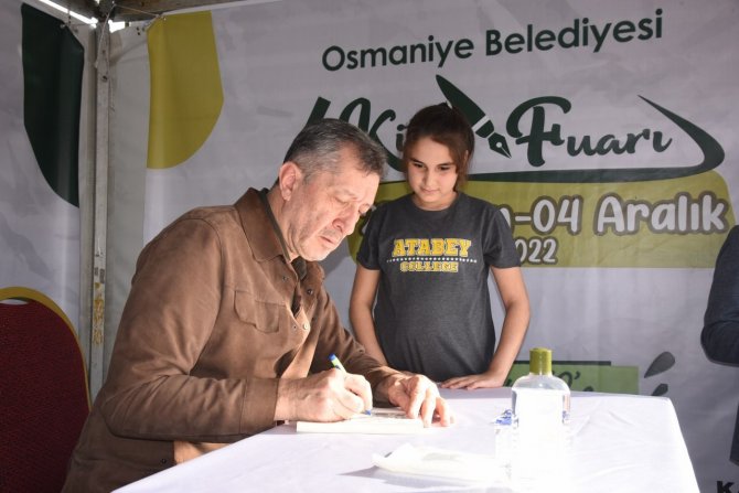 Eski Bakan Selçuk: “Çocuk Her Şekilde Değerlidir”