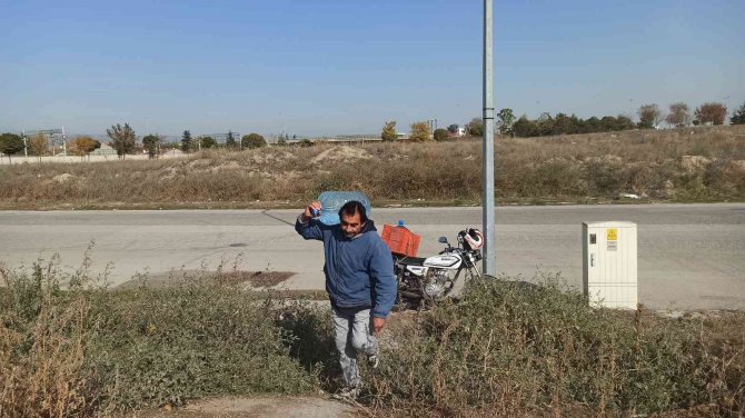 Köpekleri Beslemek İçin 4 Ayda 5 Bin Kilometre Yol Yaptı