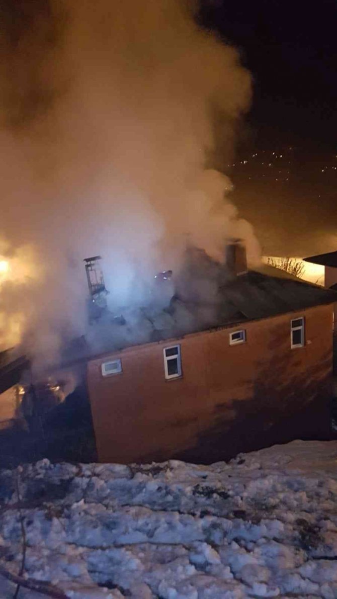 Durankaya Beldesinde Korkutan Yangın