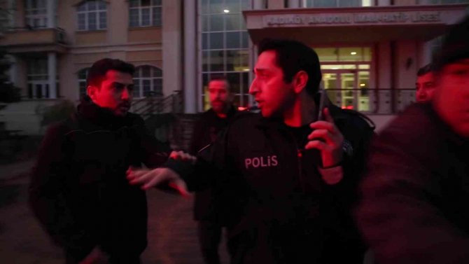 Kadıköy Belediyesinin Çorba Dağıtımına Kantinciler Ve Okul Yönetiminden Müdahale