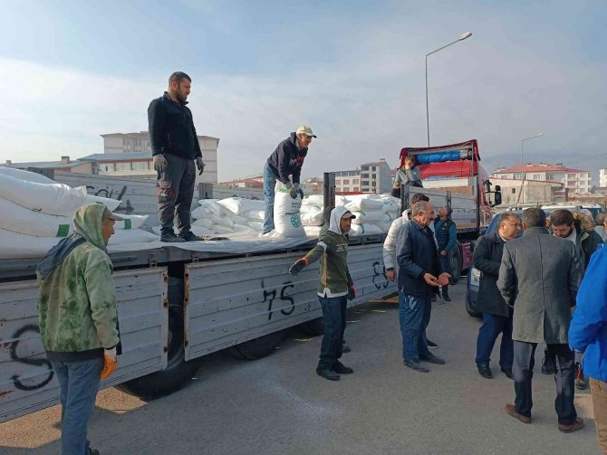 Arı Yetiştiriciliği Birliğince Birlik Üyelerine Beslenme Şekeri Dağıtıldı