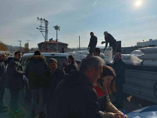 Arı Yetiştiriciliği Birliğince Birlik Üyelerine Beslenme Şekeri Dağıtıldı