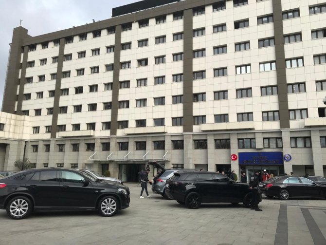 Lüks Otomobil Kaçakçılığıyla Devleti 27 Milyon Lira Zarara Uğratan 37 Kişi Yakalandı