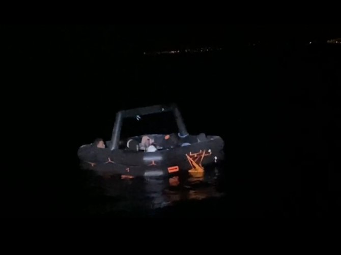 İ̇zmir Açıklarında 24 Göçmen Kurtarıldı