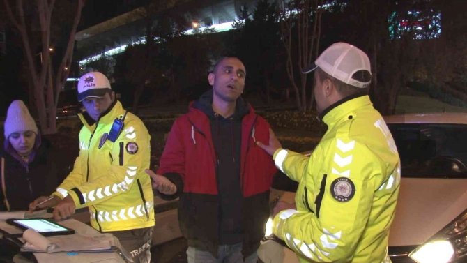 Kadıköy’de Neden Ceza Yediğini Anlamayan Yabancı Uyruklu Sürücü: “Vallahi Anlamadım”