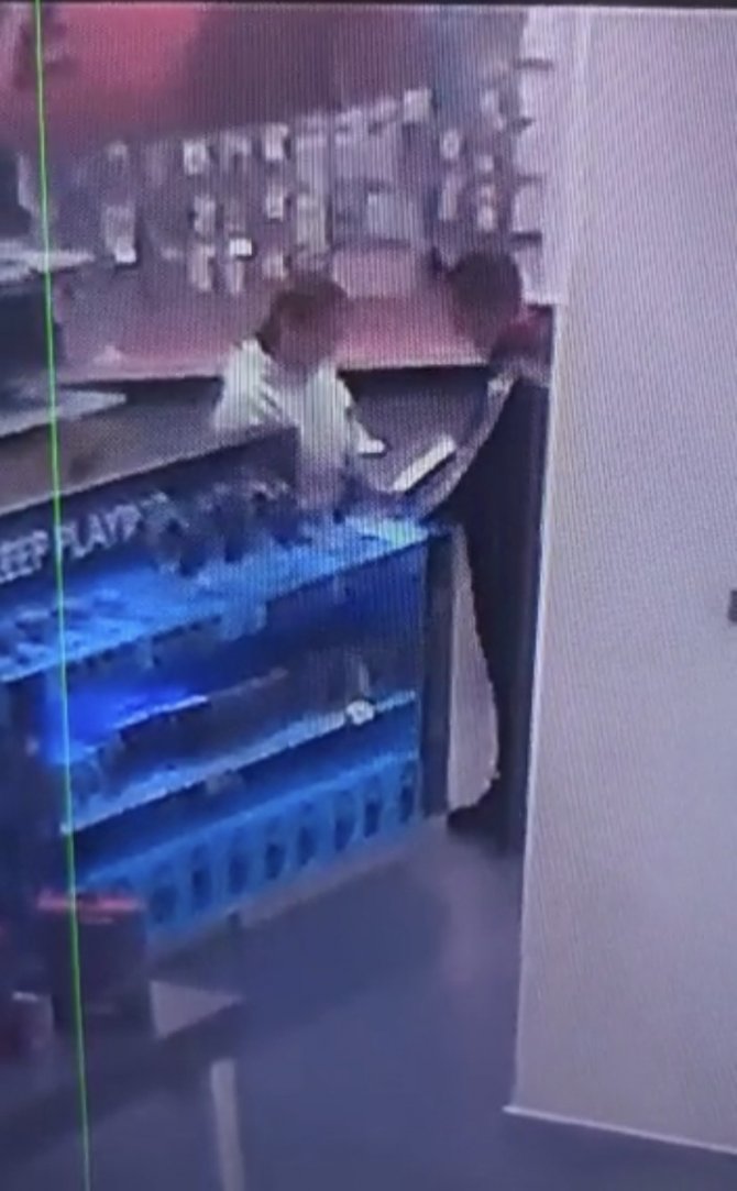 İ̇stanbul’da Avm’de Alüminyum Folyolu Torbayla Hırsızlık Kamerada: Kadın Hırsız X-ray Cihazına Yakalandı