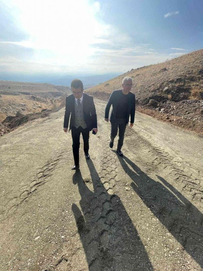 Kağızman’da Yol Çalışmaları Sürüyor