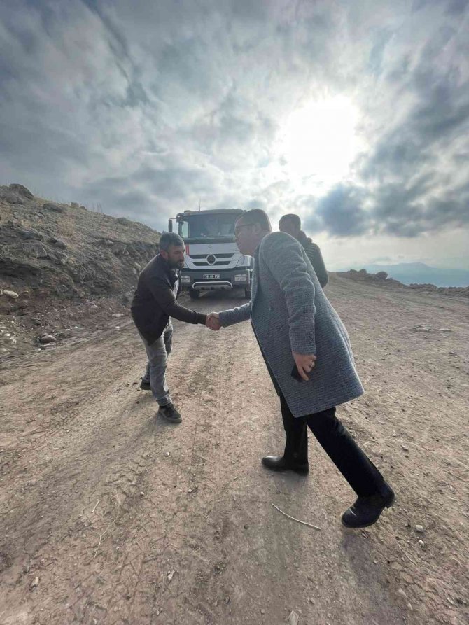Kağızman’da Yol Çalışmaları Sürüyor