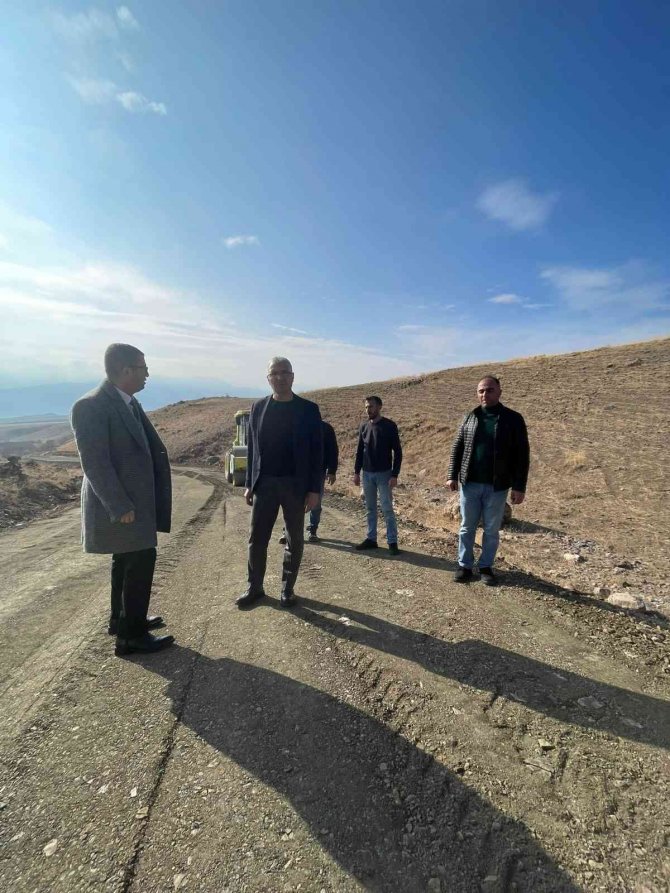 Kağızman’da Yol Çalışmaları Sürüyor