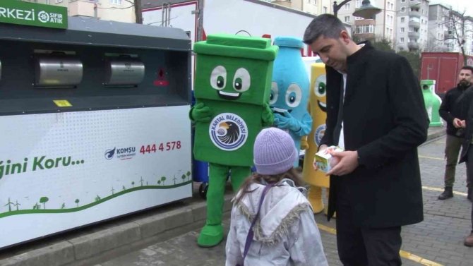 Kartal’da, ‘Atık Azaltım Haftası’nda Mobil Atık Geri Dönüşüm Merkezi Açıldı