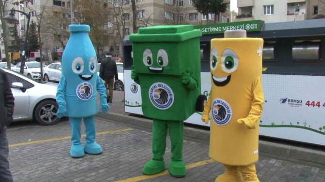 Kartal’da, ‘Atık Azaltım Haftası’nda Mobil Atık Geri Dönüşüm Merkezi Açıldı