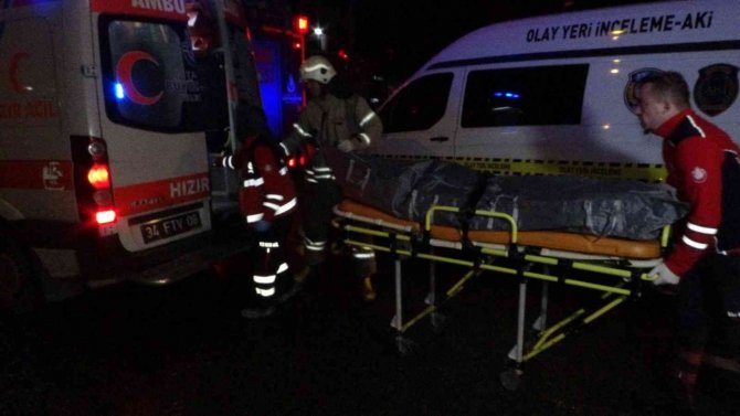 Kartal’da Kamyonet Servis Minibüsüyle Çarpıştı: 1 Ölü, 2 Yaralı