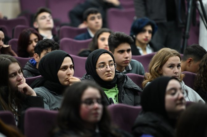 Gençlere Etkili İletişim Ve Liderlik Eğitimi